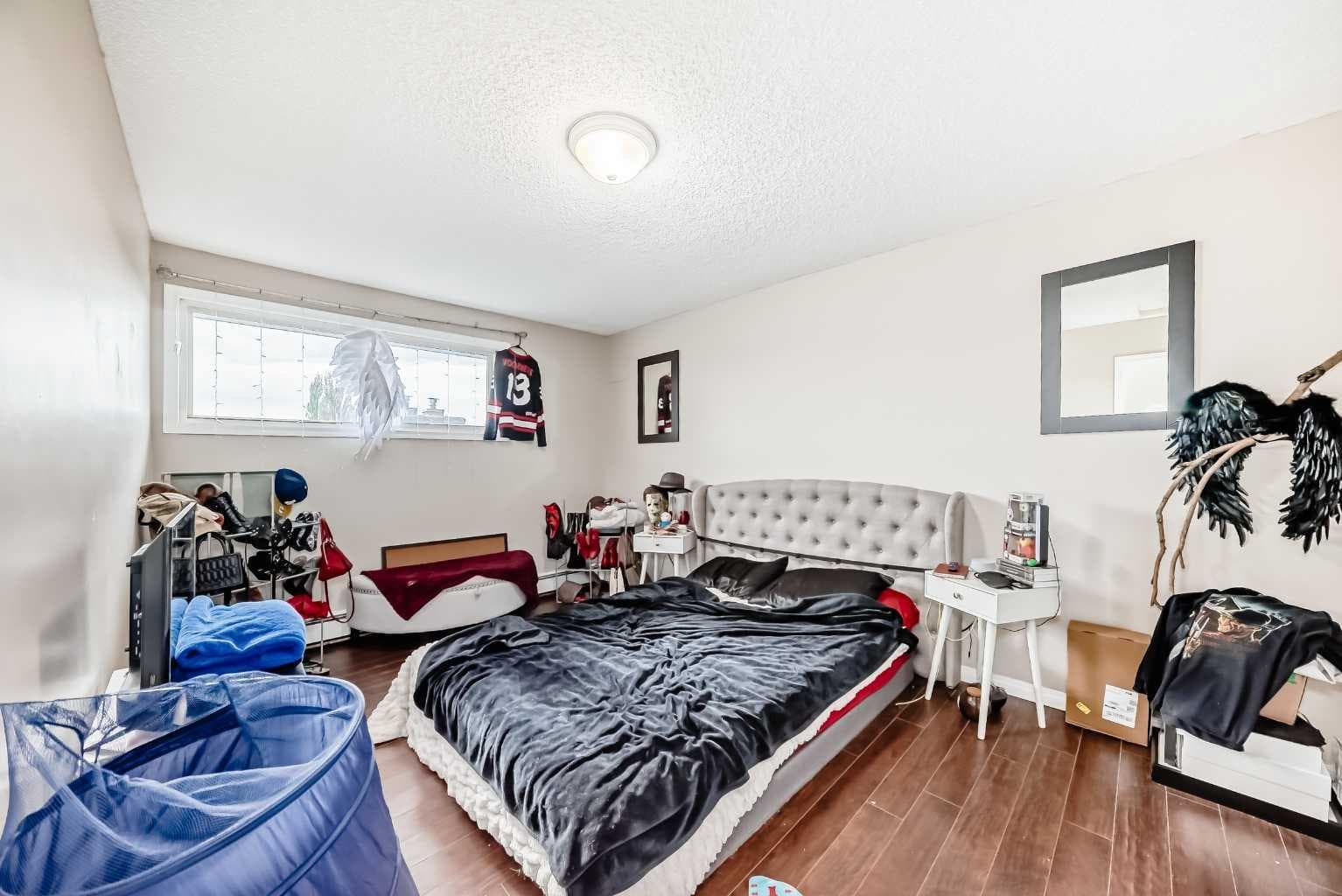 1-6, 8 Huntley Close NE