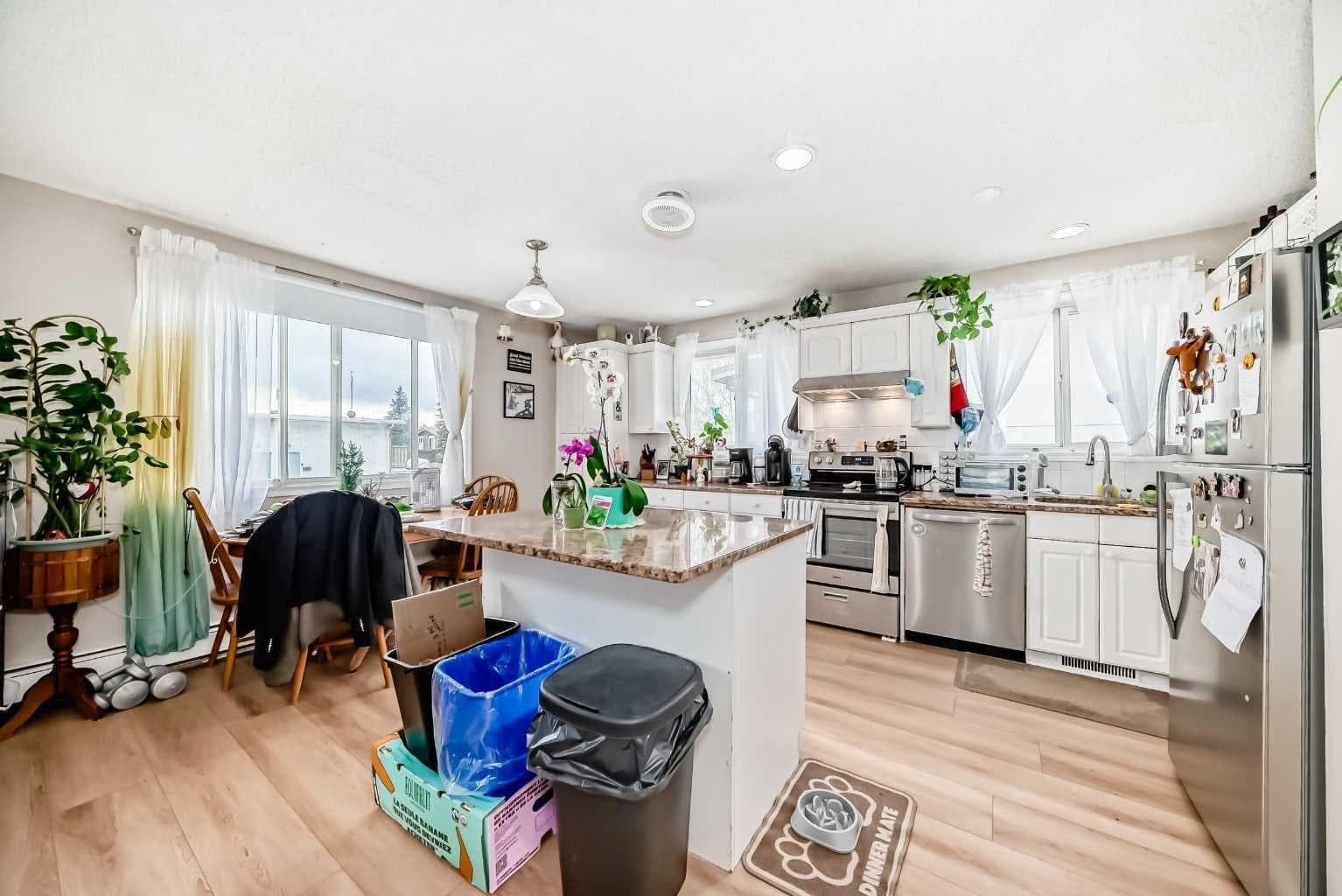 1-6, 8 Huntley Close NE
