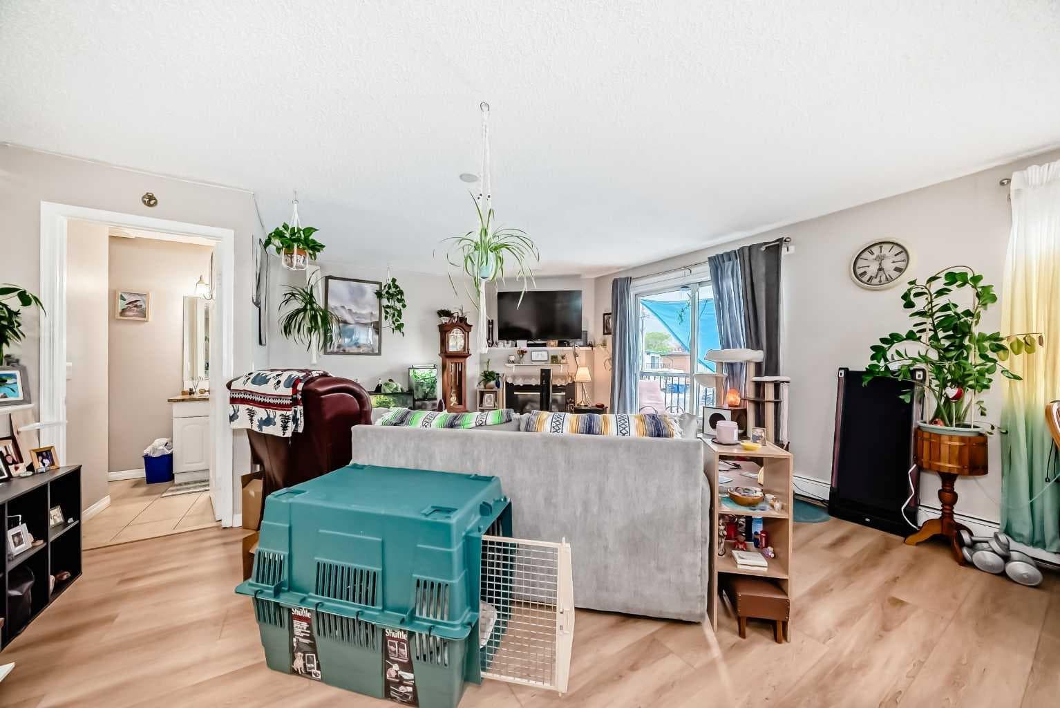 1-6, 8 Huntley Close NE