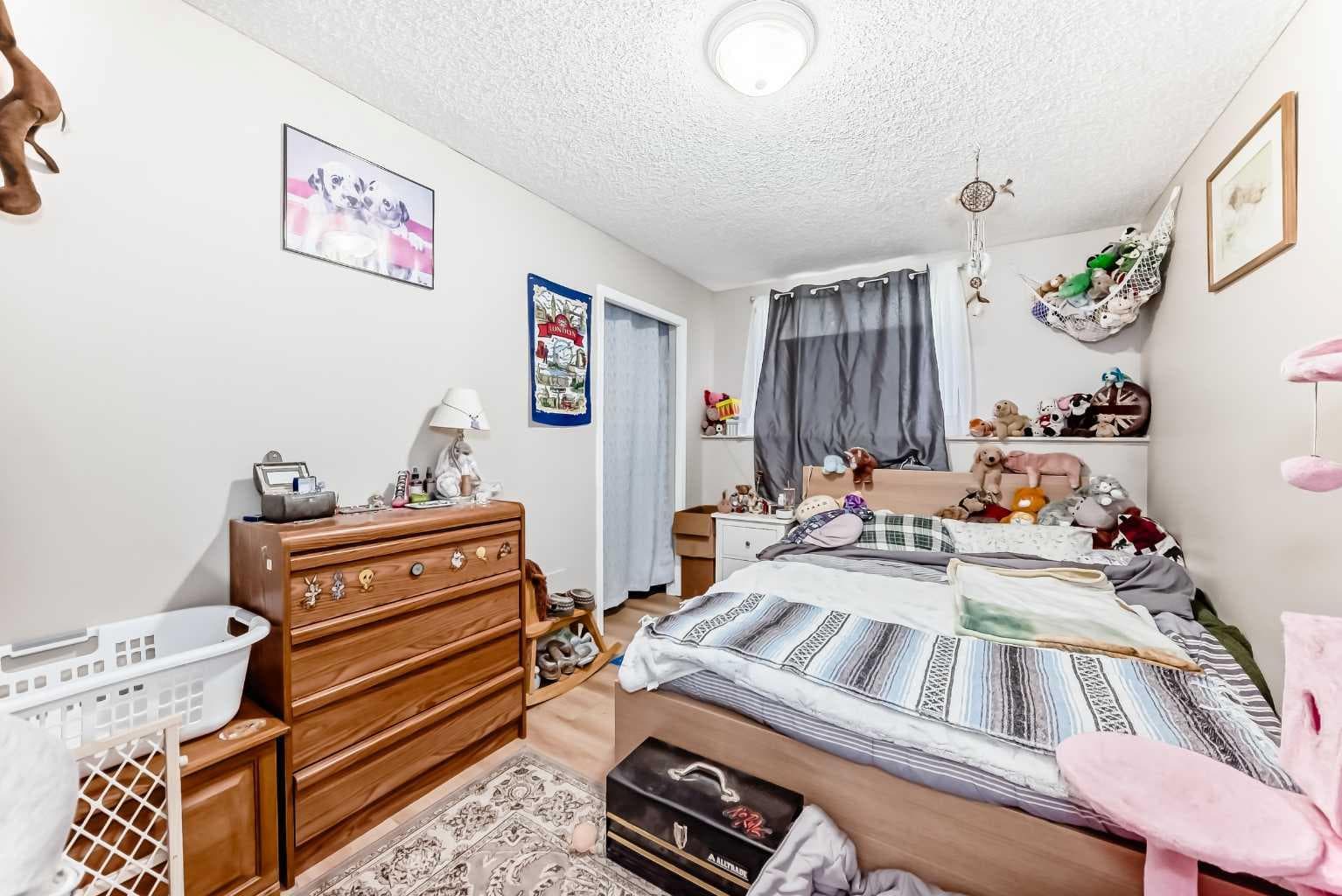 1-6, 8 Huntley Close NE
