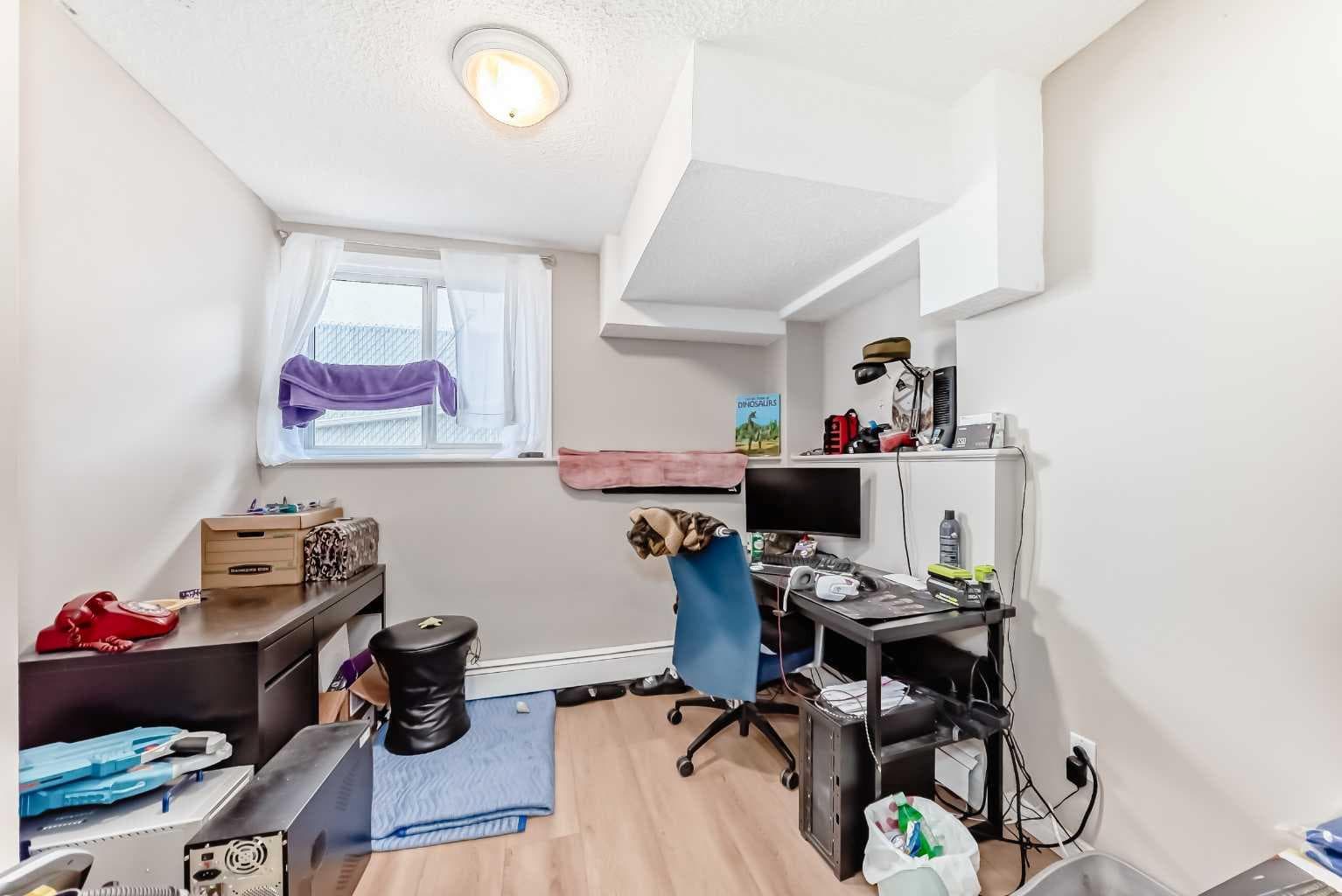 1-6, 8 Huntley Close NE