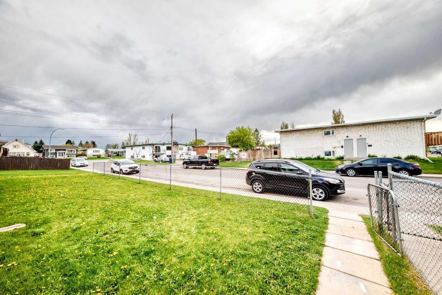 1-6, 8 Huntley Close NE