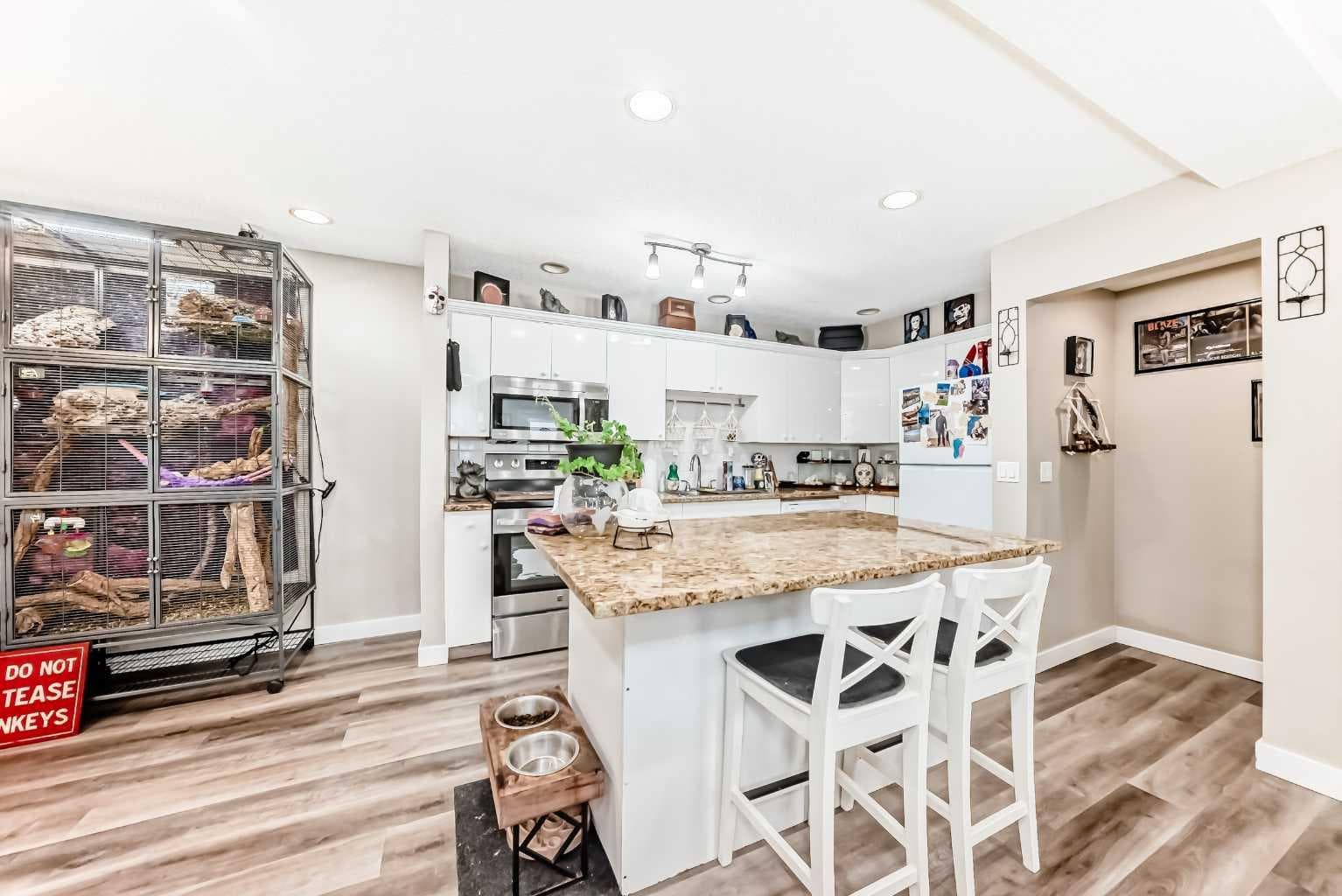 1-6, 8 Huntley Close NE