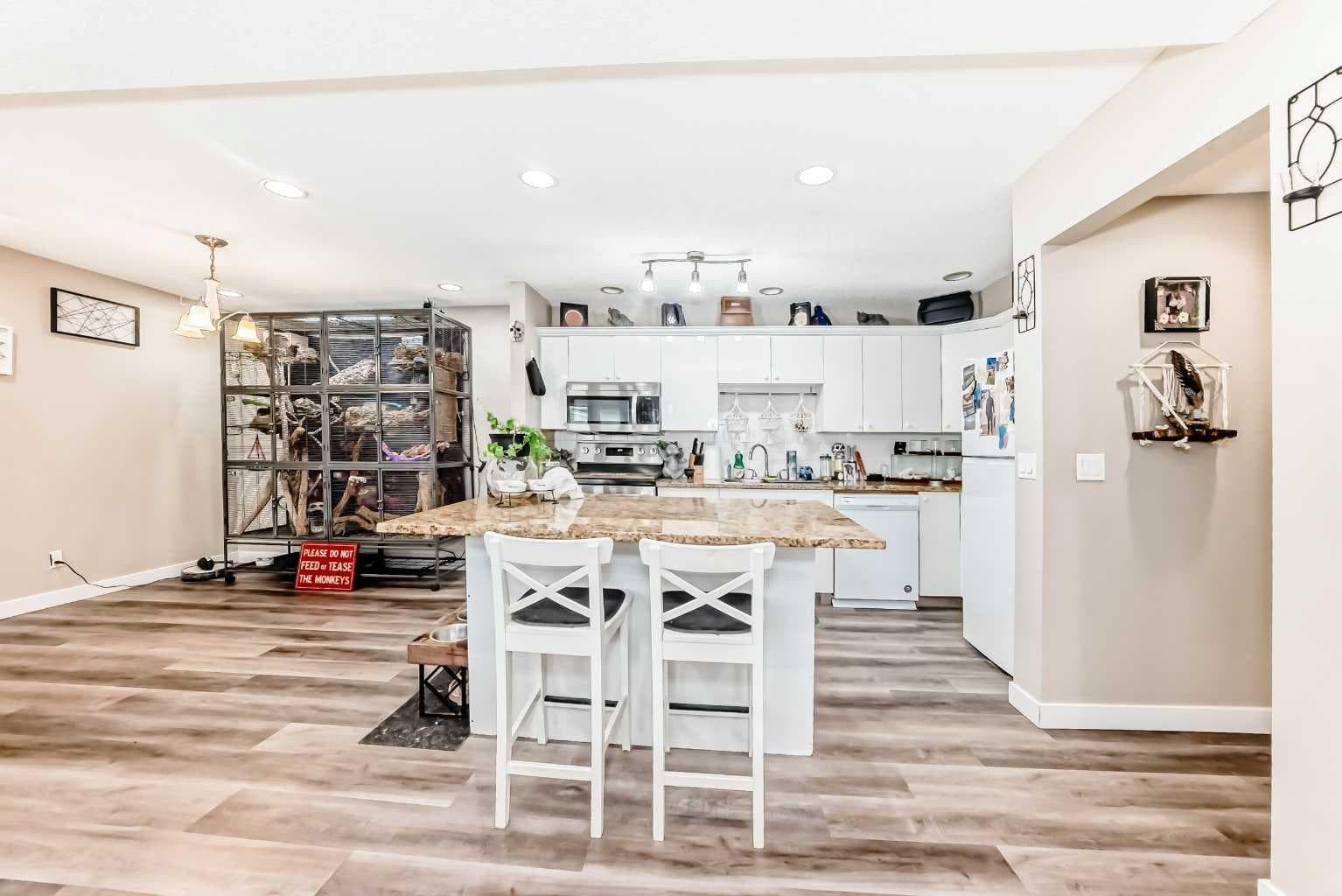 1-6, 8 Huntley Close NE