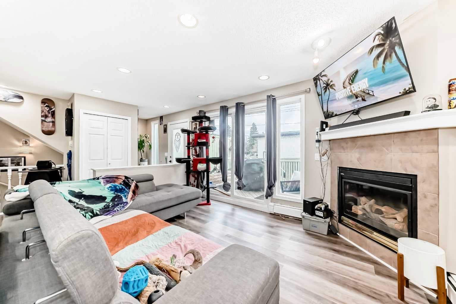 1-6, 8 Huntley Close NE
