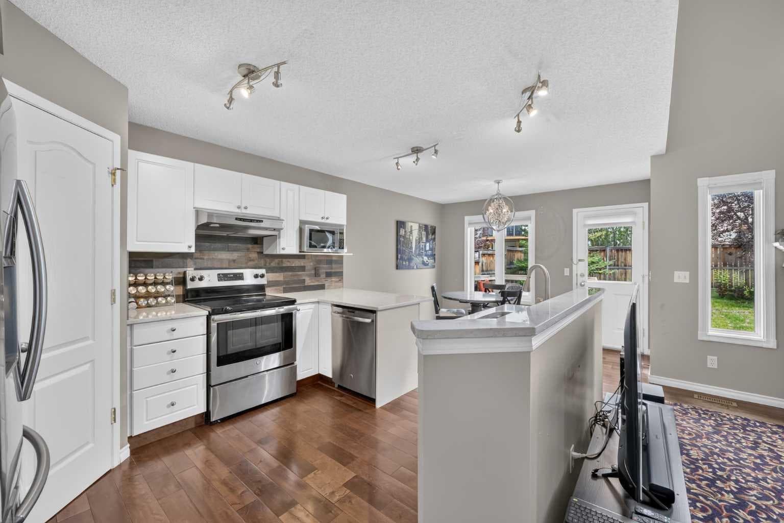138 Tuscarora Way NW