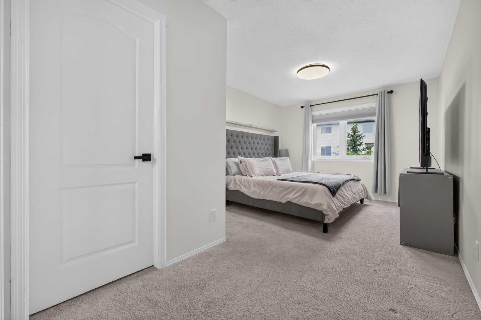 138 Tuscarora Way NW