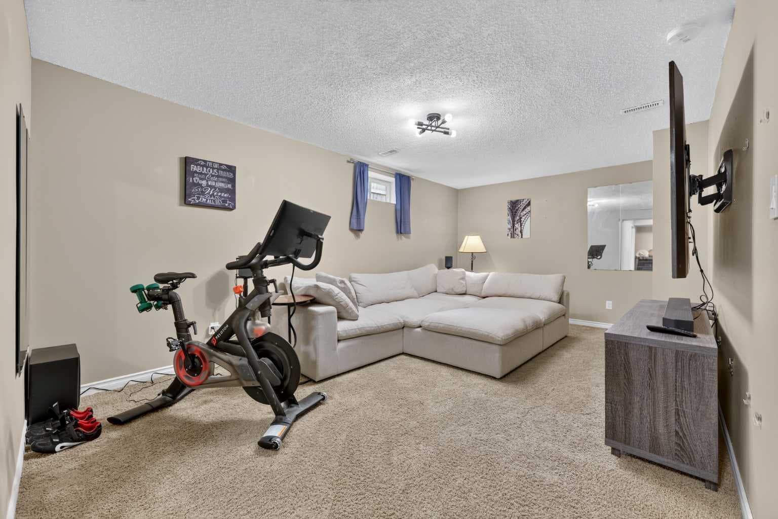 138 Tuscarora Way NW