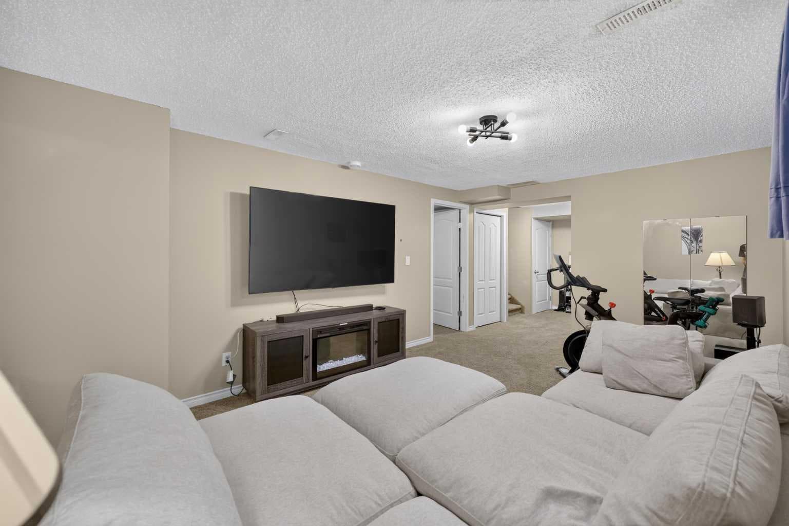138 Tuscarora Way NW