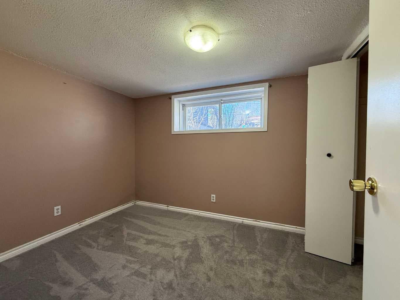 1607 25 Avenue SW