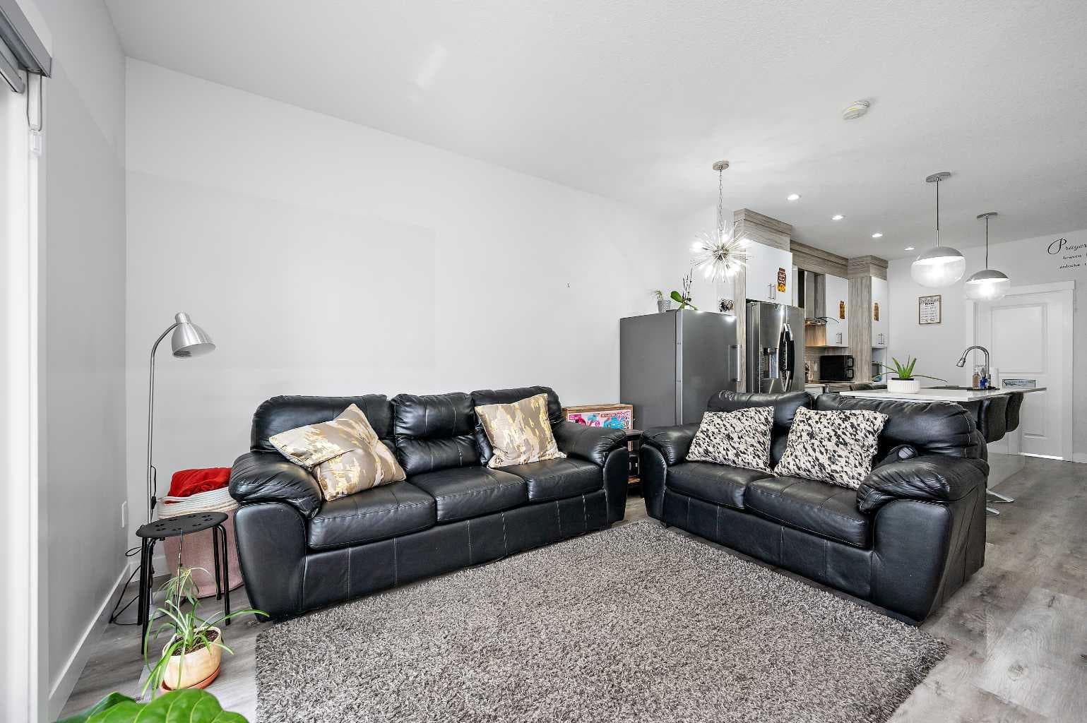 904, 95 Skyview Close NE