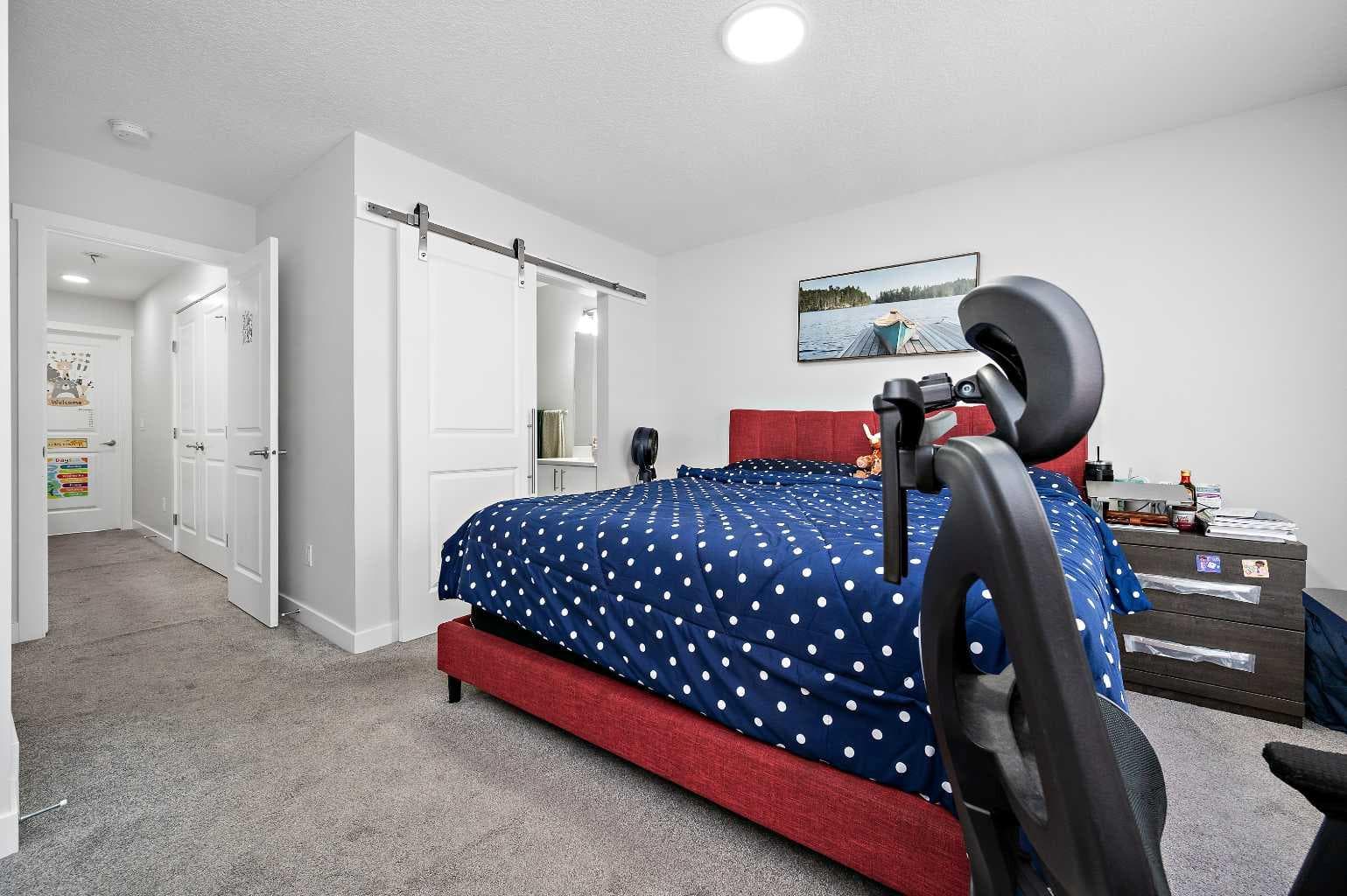 904, 95 Skyview Close NE