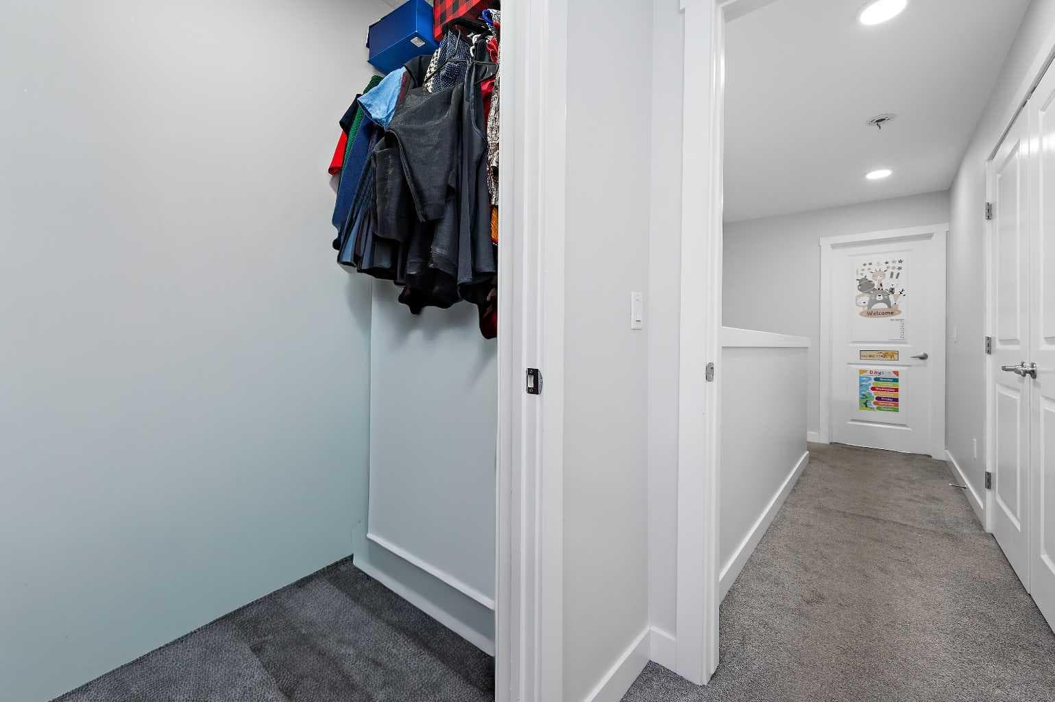 904, 95 Skyview Close NE