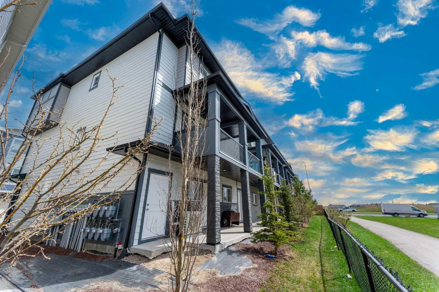 904, 95 Skyview Close NE