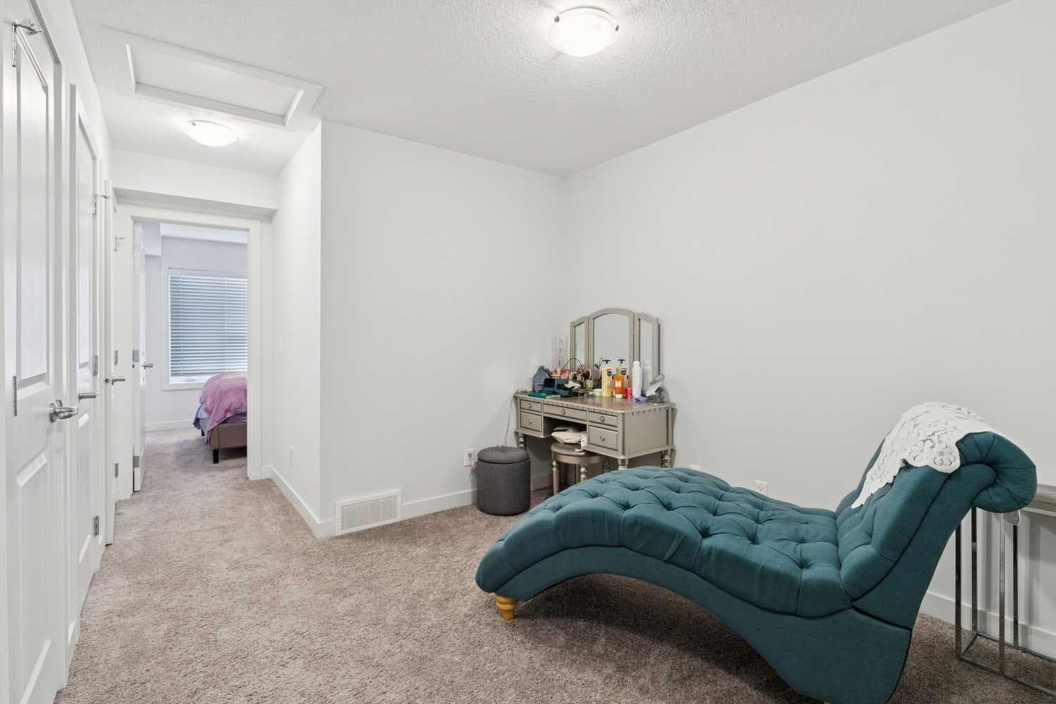 108, 11 Evanscrest Mews NW