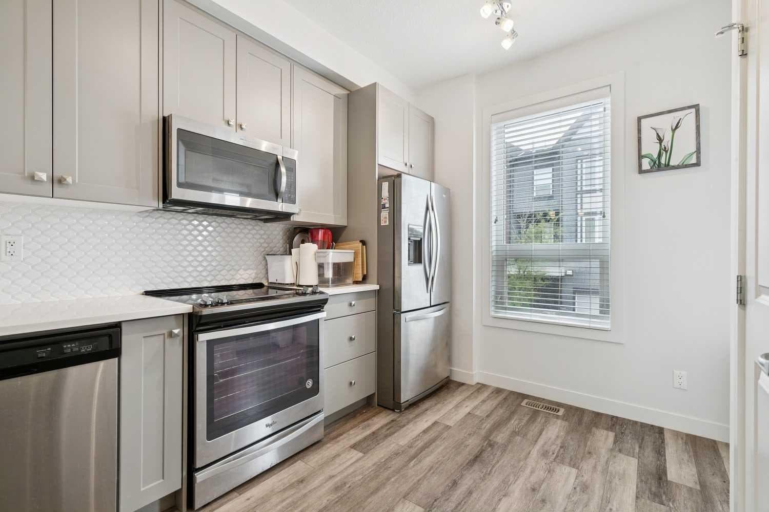 108, 11 Evanscrest Mews NW