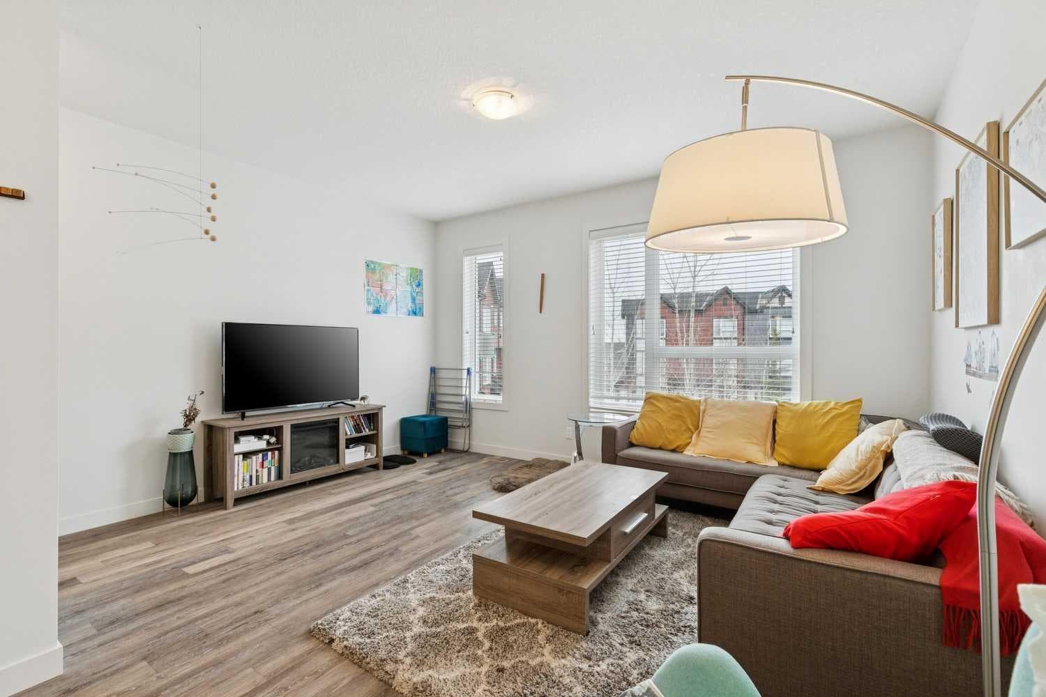 108, 11 Evanscrest Mews NW