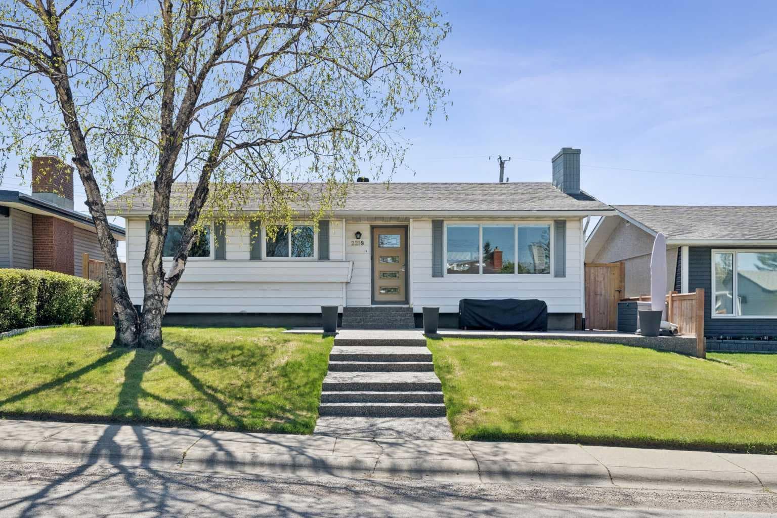 2219 Munro Drive NE