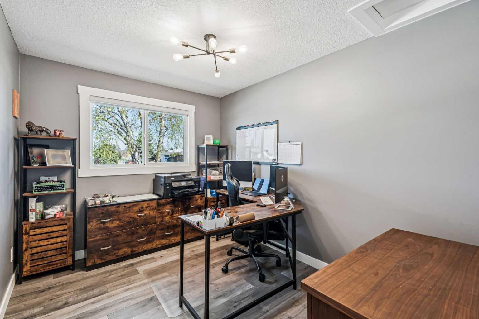 2219 Munro Drive NE