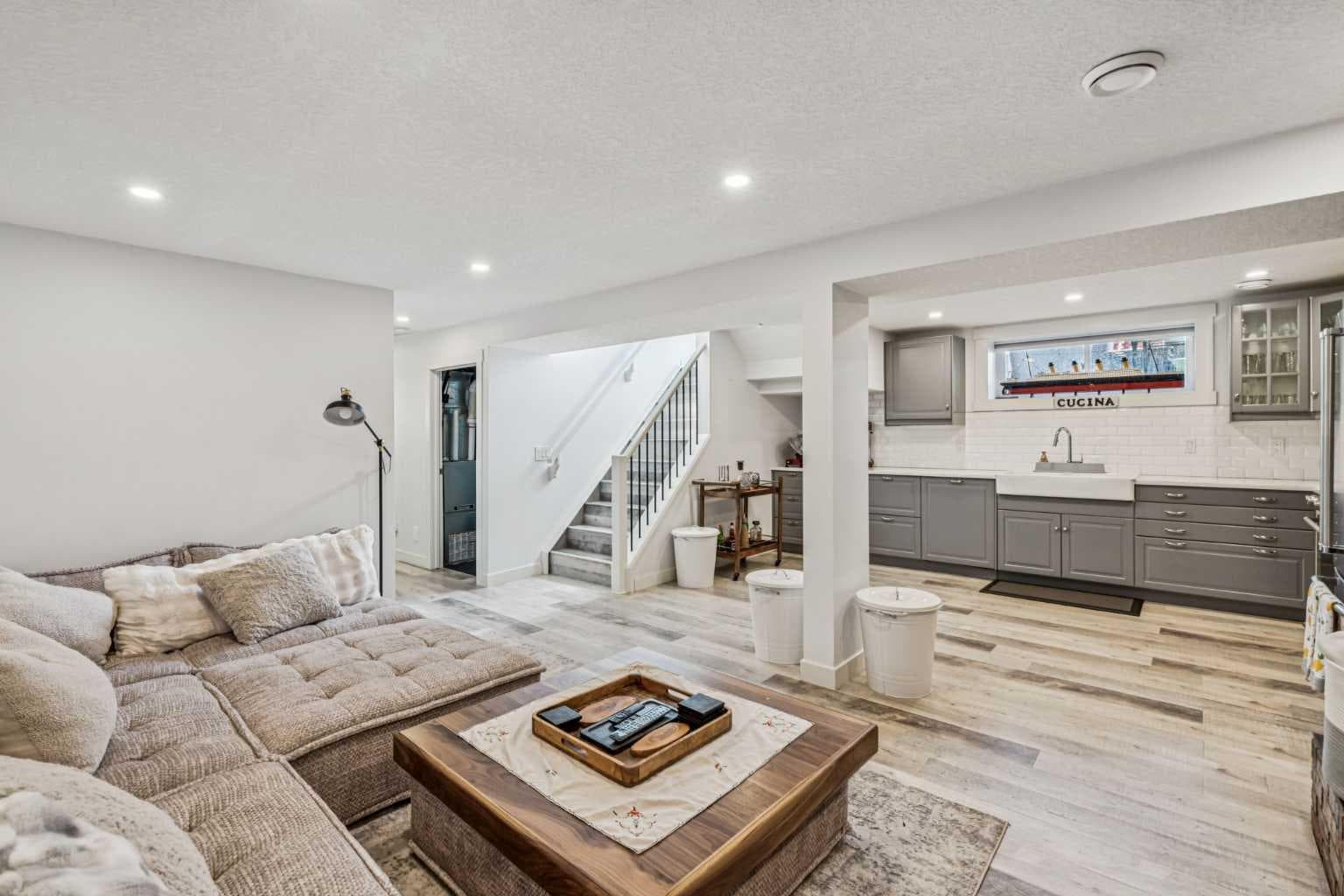 2219 Munro Drive NE