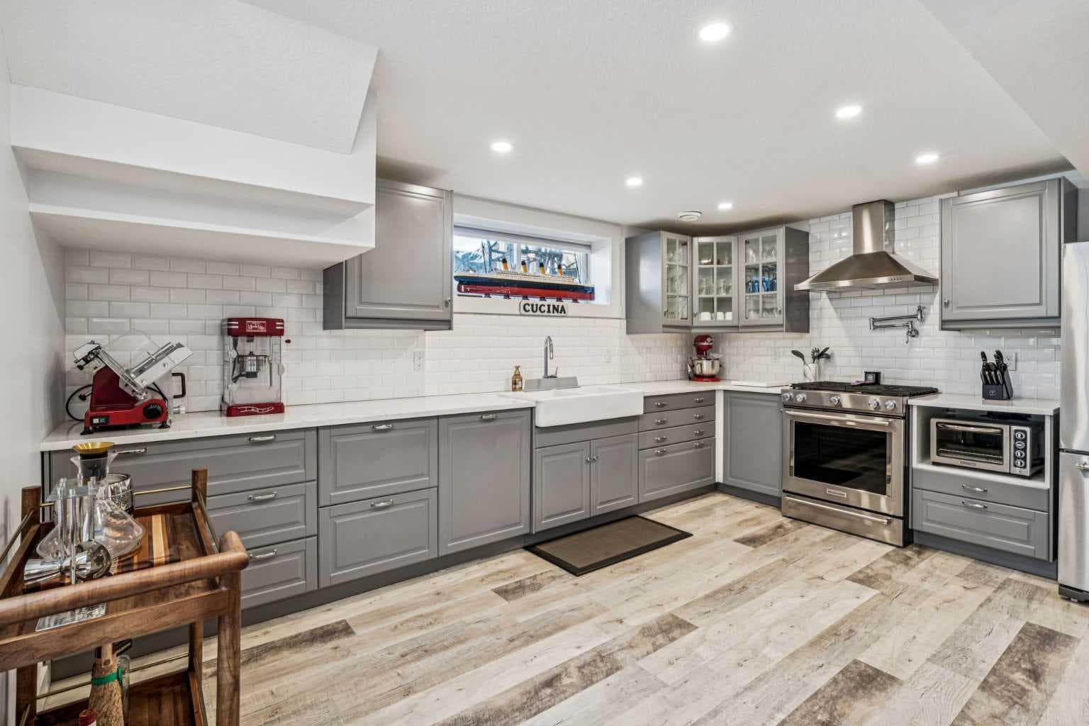 2219 Munro Drive NE