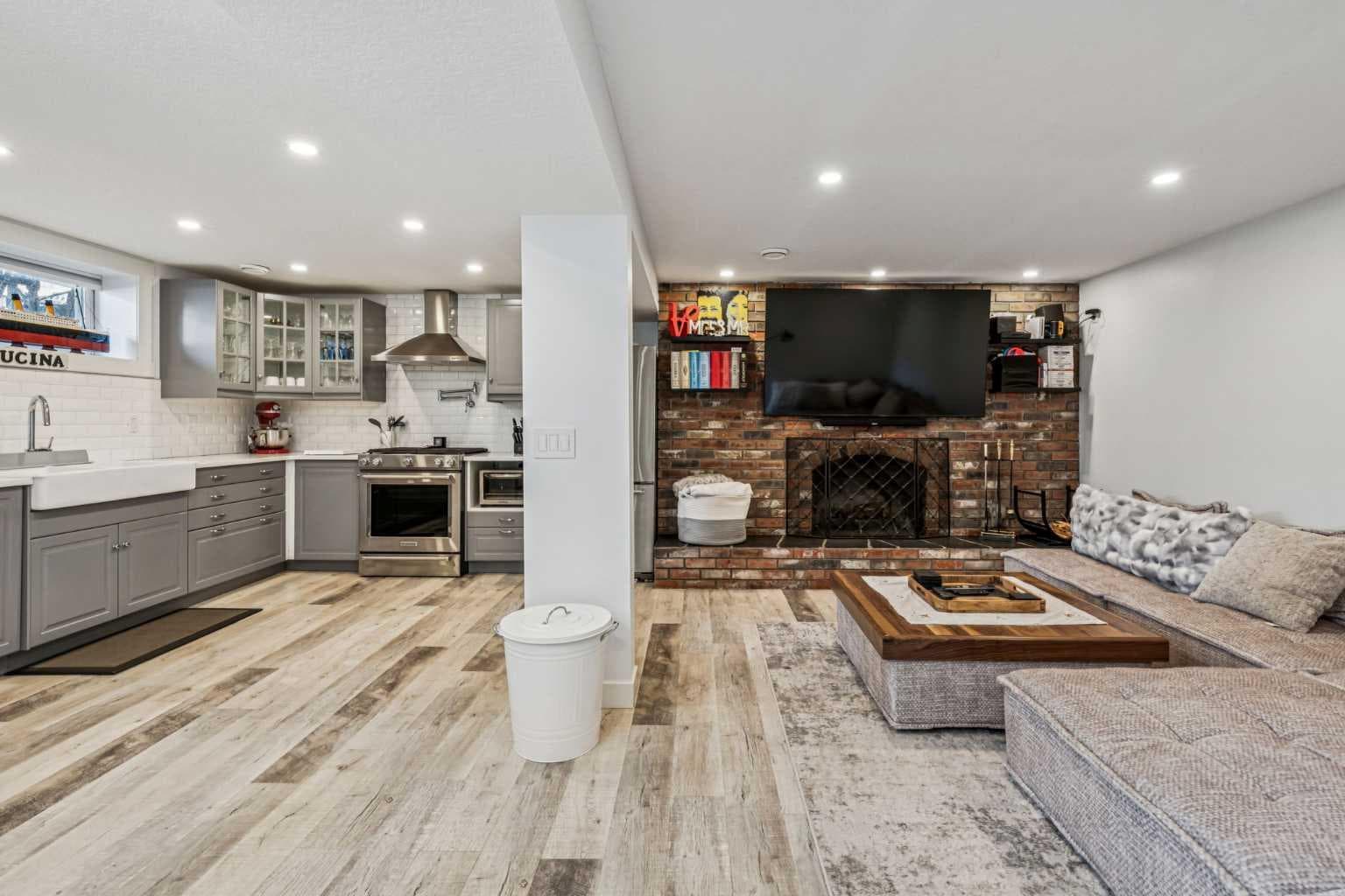 2219 Munro Drive NE