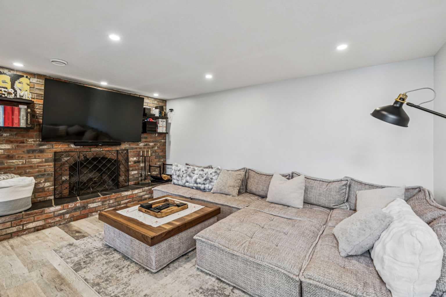 2219 Munro Drive NE