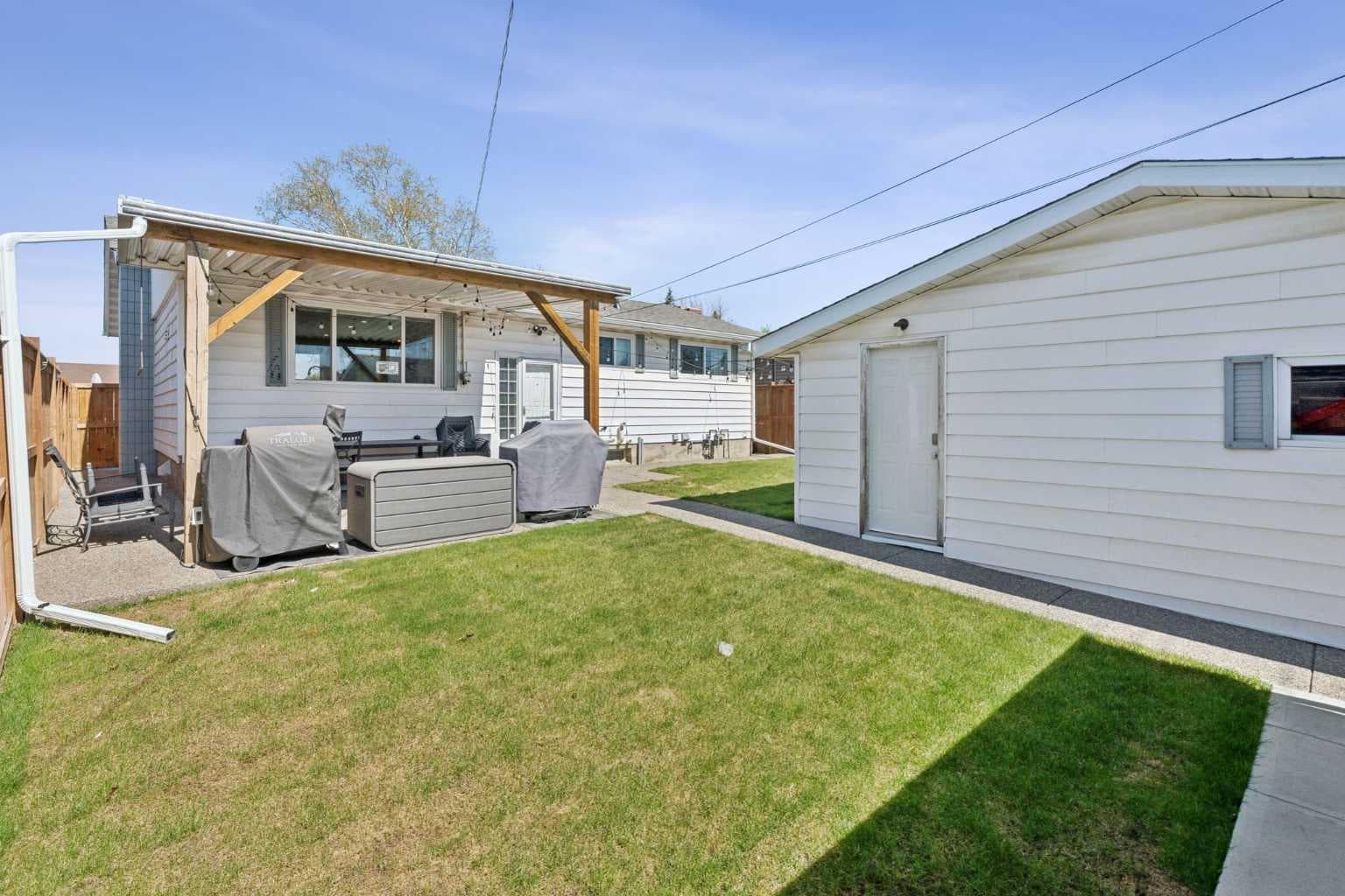 2219 Munro Drive NE