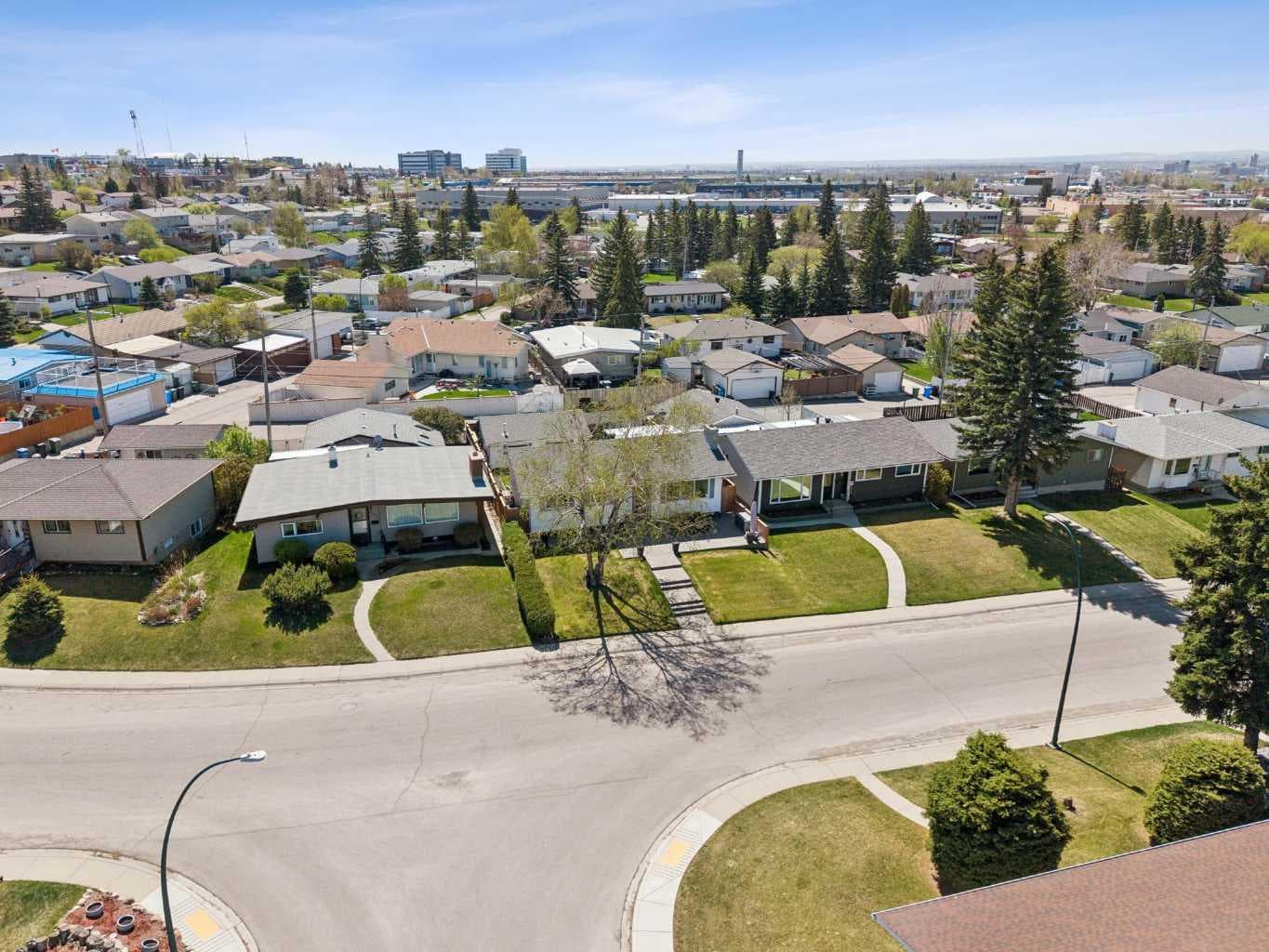 2219 Munro Drive NE