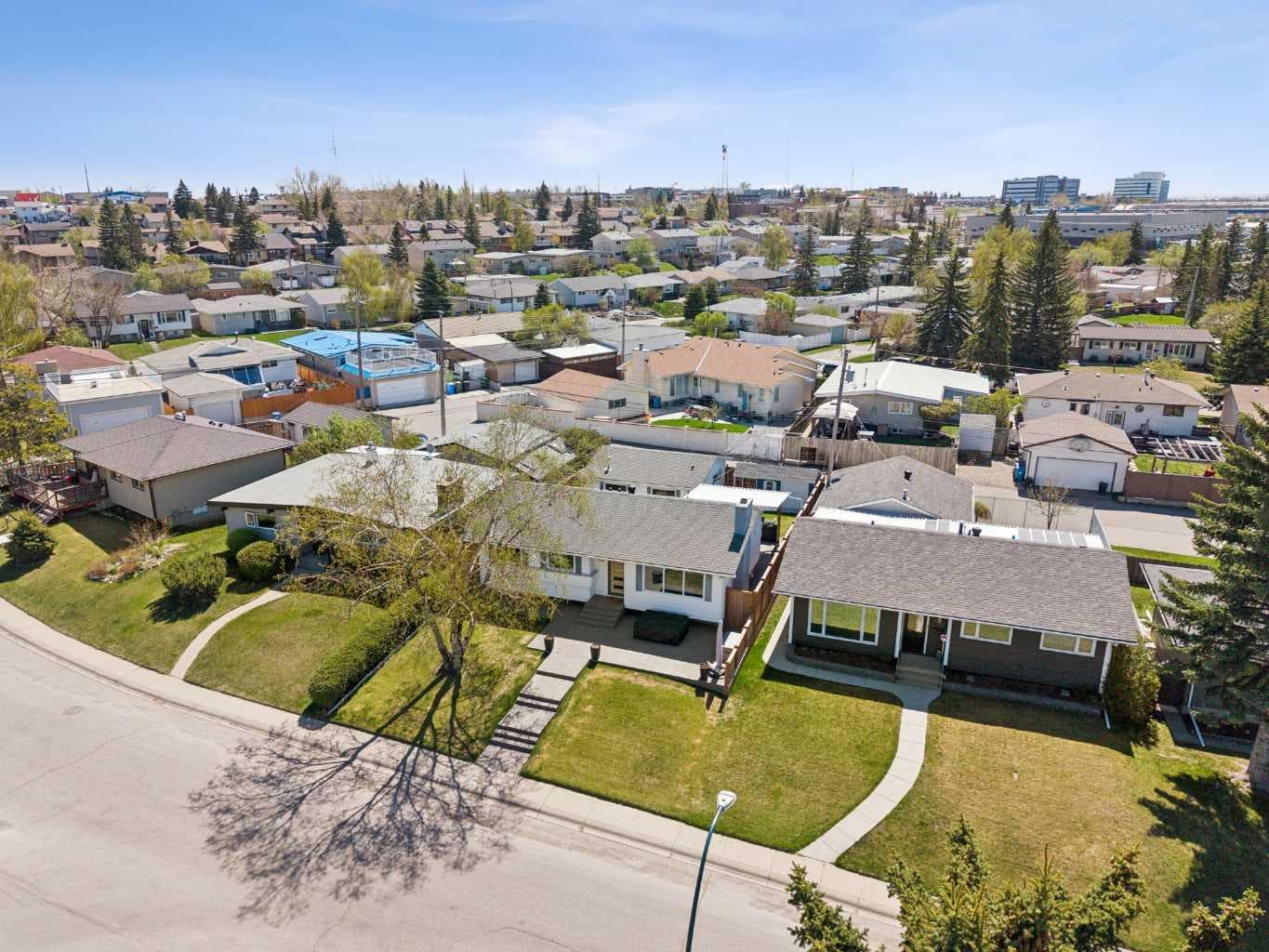 2219 Munro Drive NE