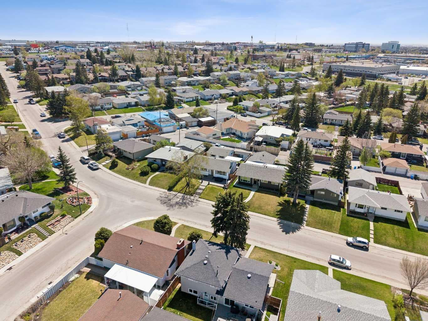 2219 Munro Drive NE