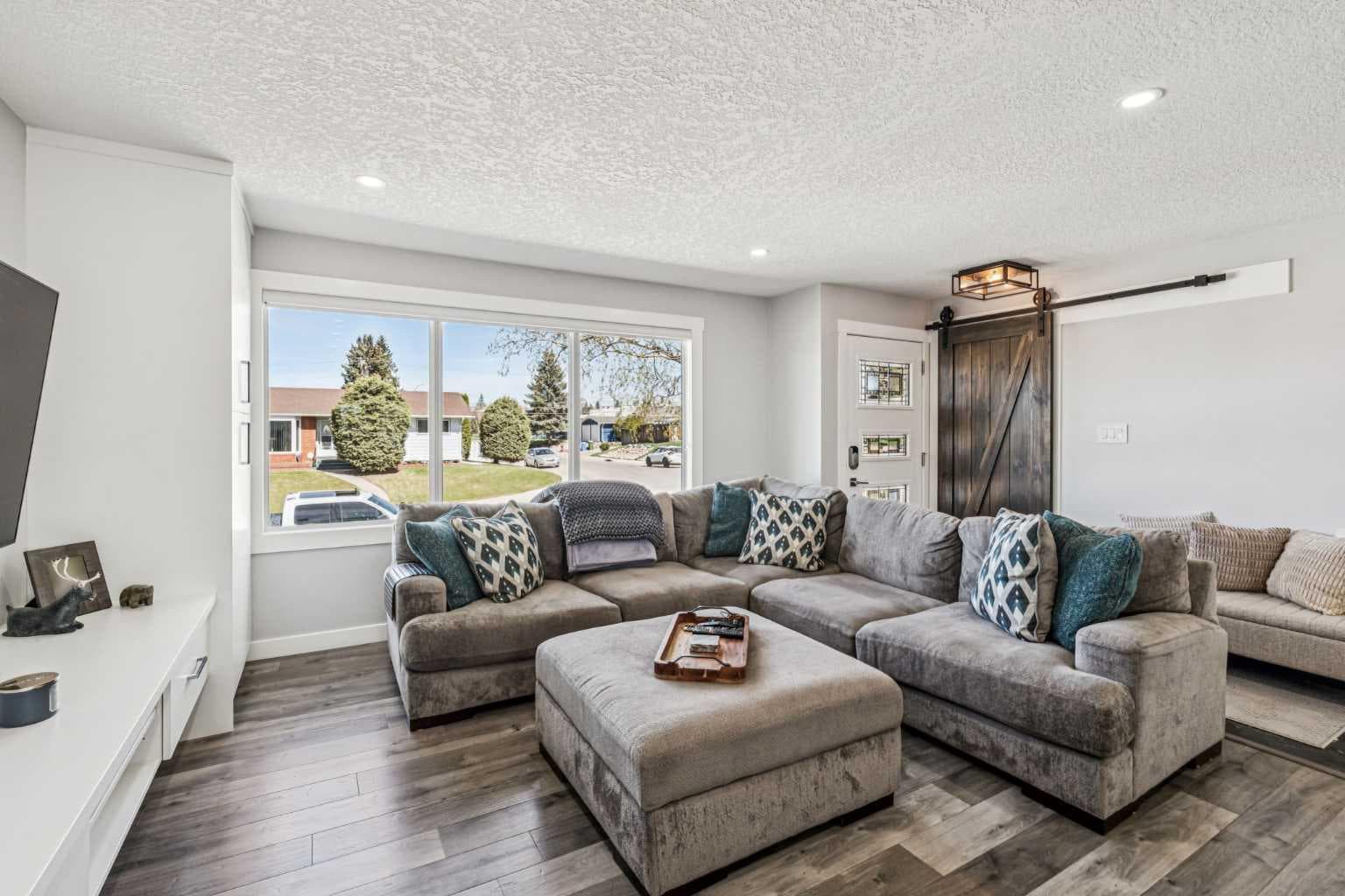 2219 Munro Drive NE