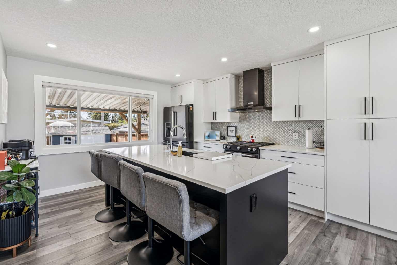 2219 Munro Drive NE