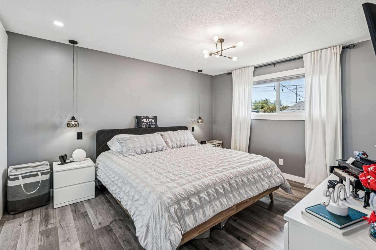 2219 Munro Drive NE