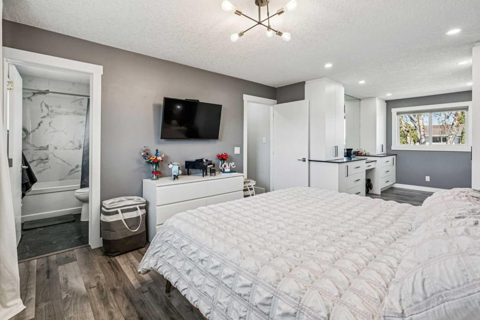 2219 Munro Drive NE