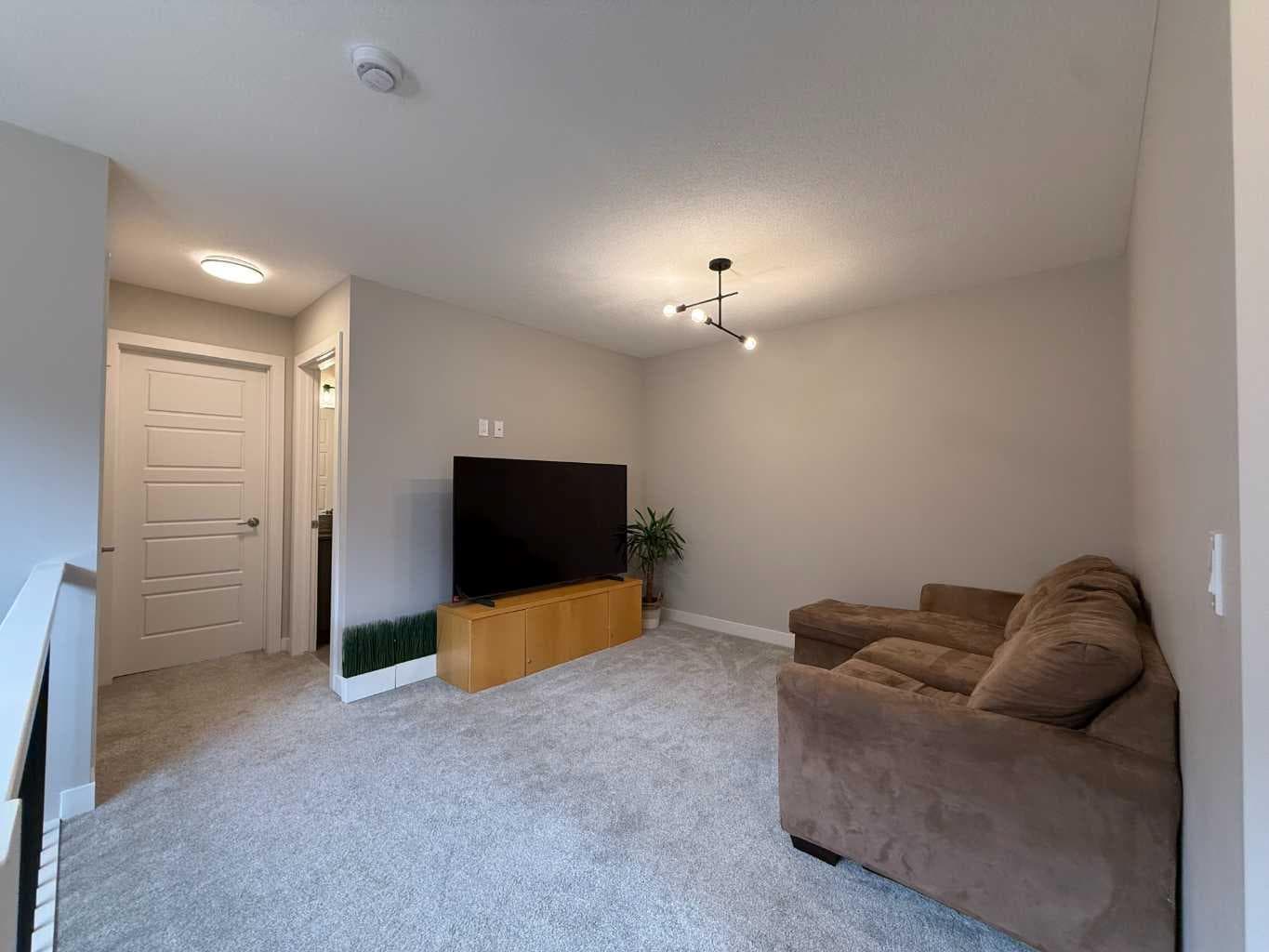 399 Sora Boulevard SE