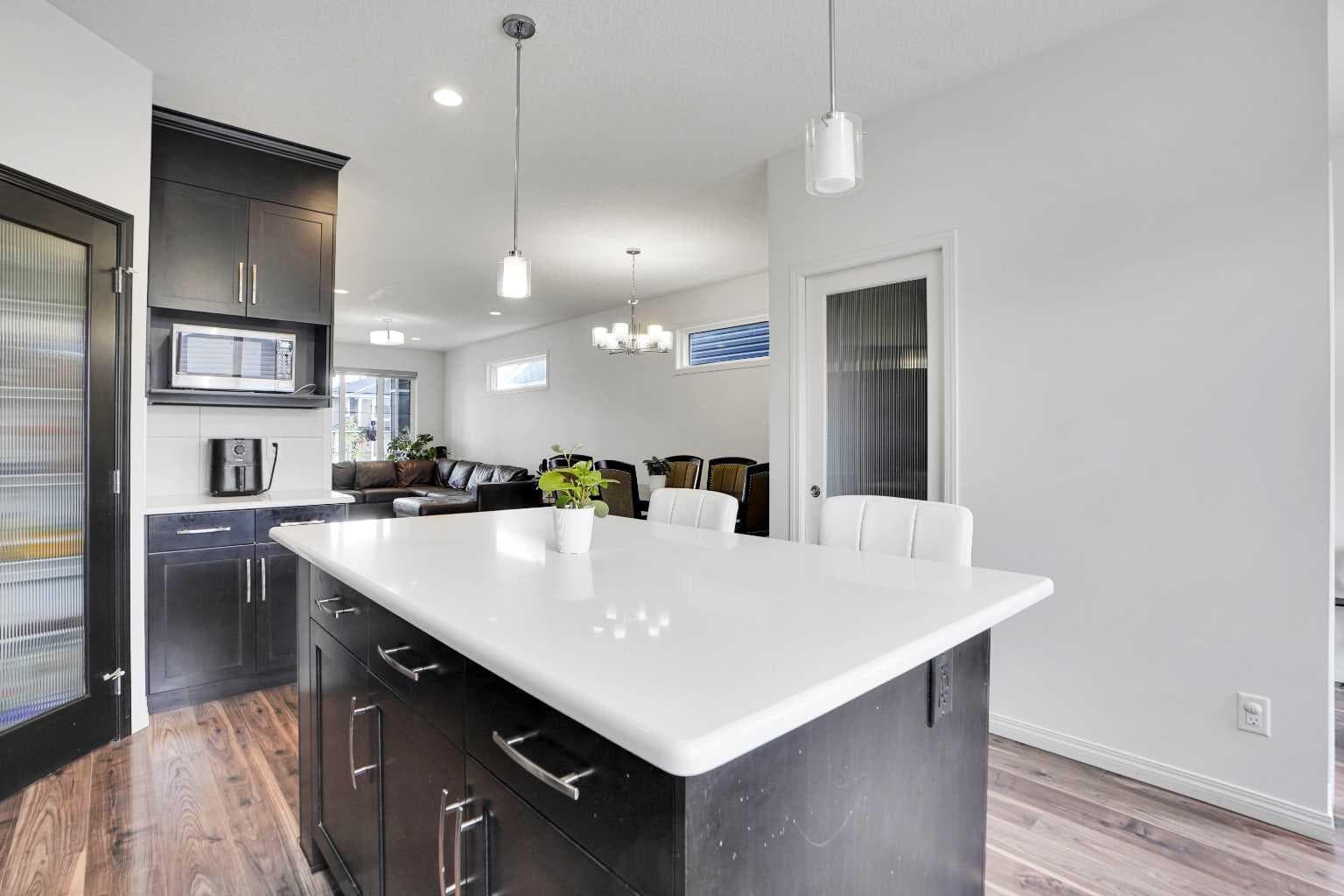 726 Redstone Drive NE