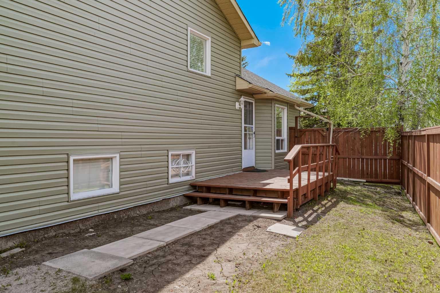 18 Martinview Crescent NE