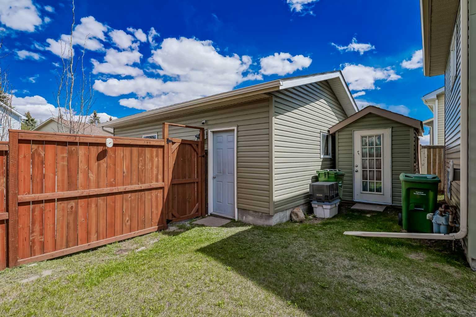 18 Martinview Crescent NE