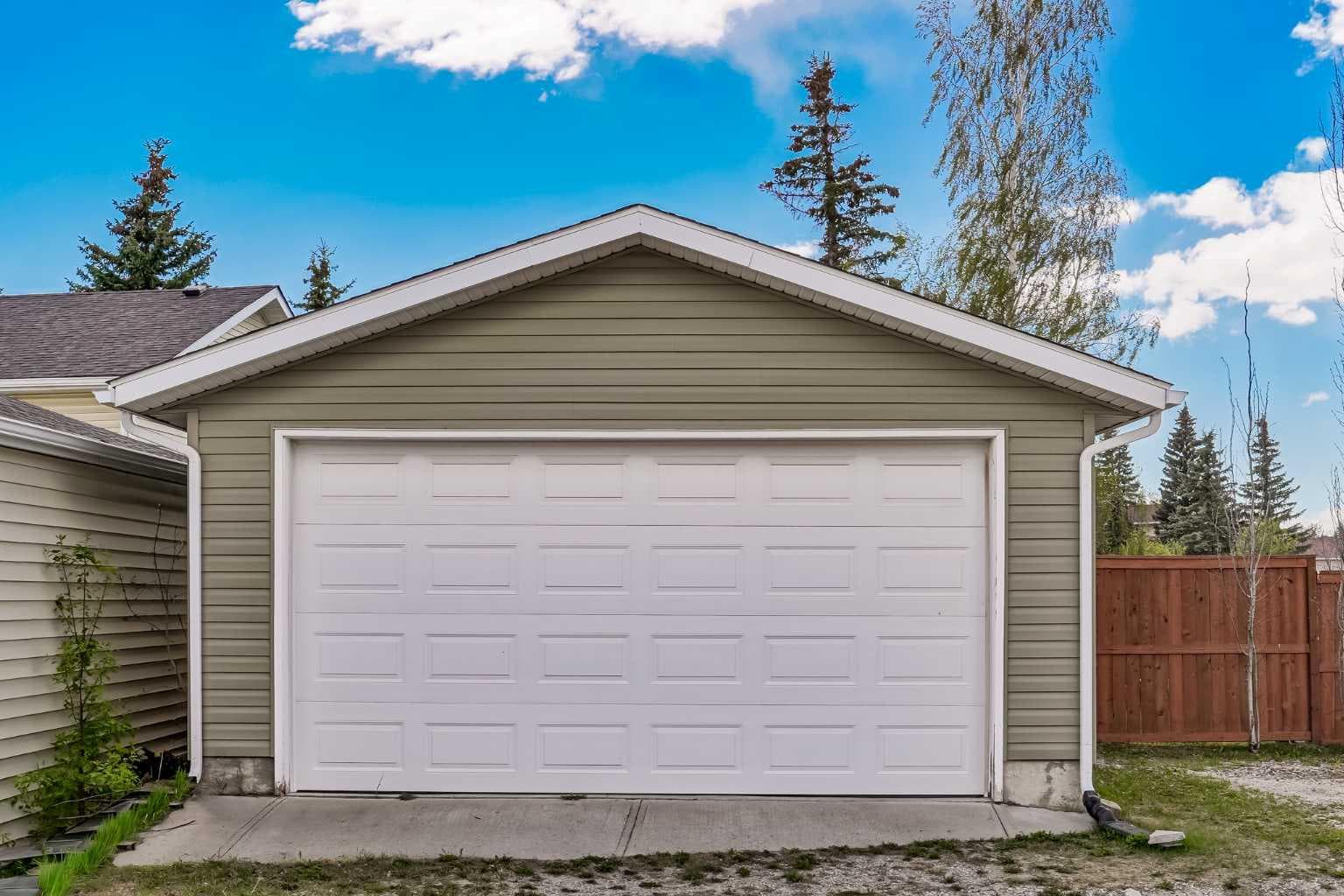 18 Martinview Crescent NE