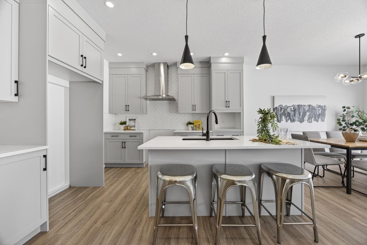 1090 Bayview Crescent 