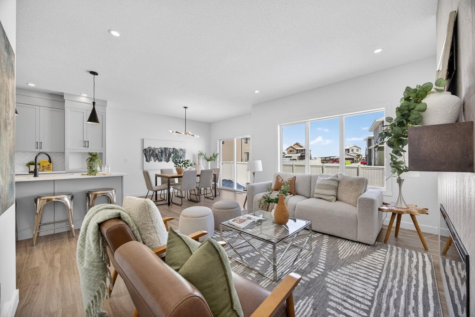 1090 Bayview Crescent 