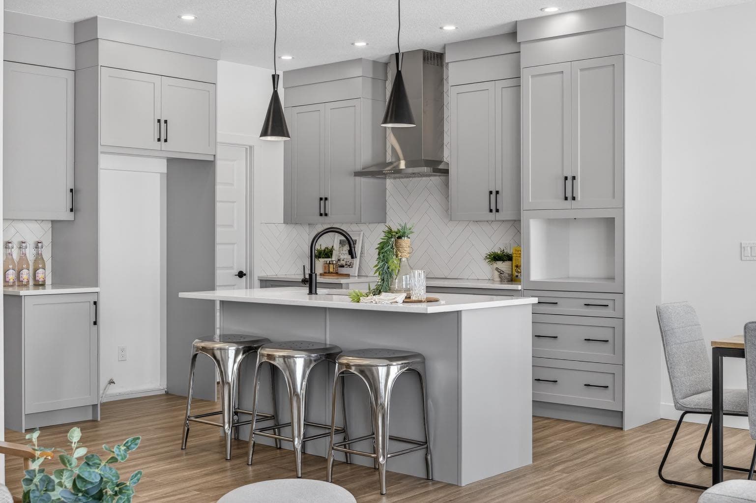 1090 Bayview Crescent 