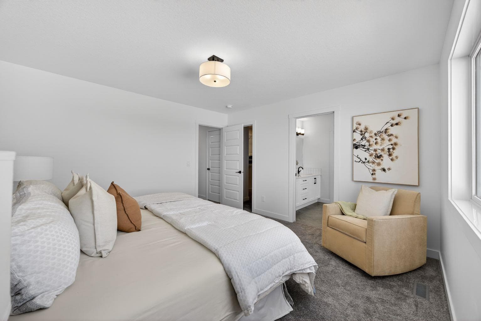1090 Bayview Crescent 