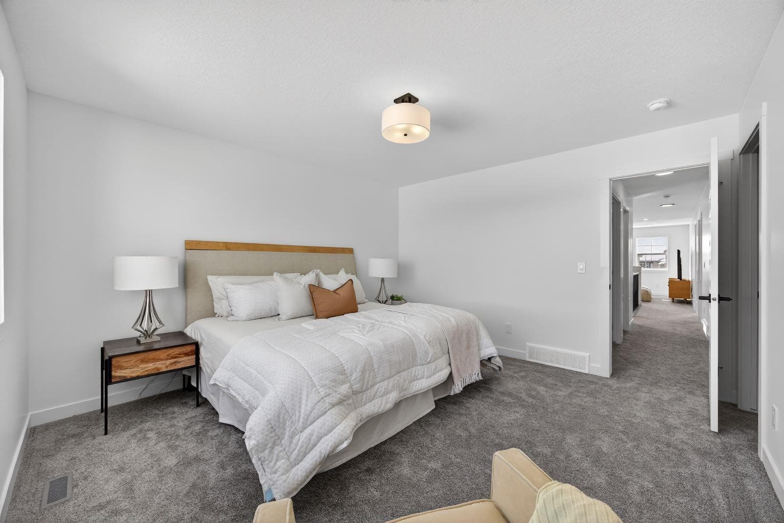 1090 Bayview Crescent 