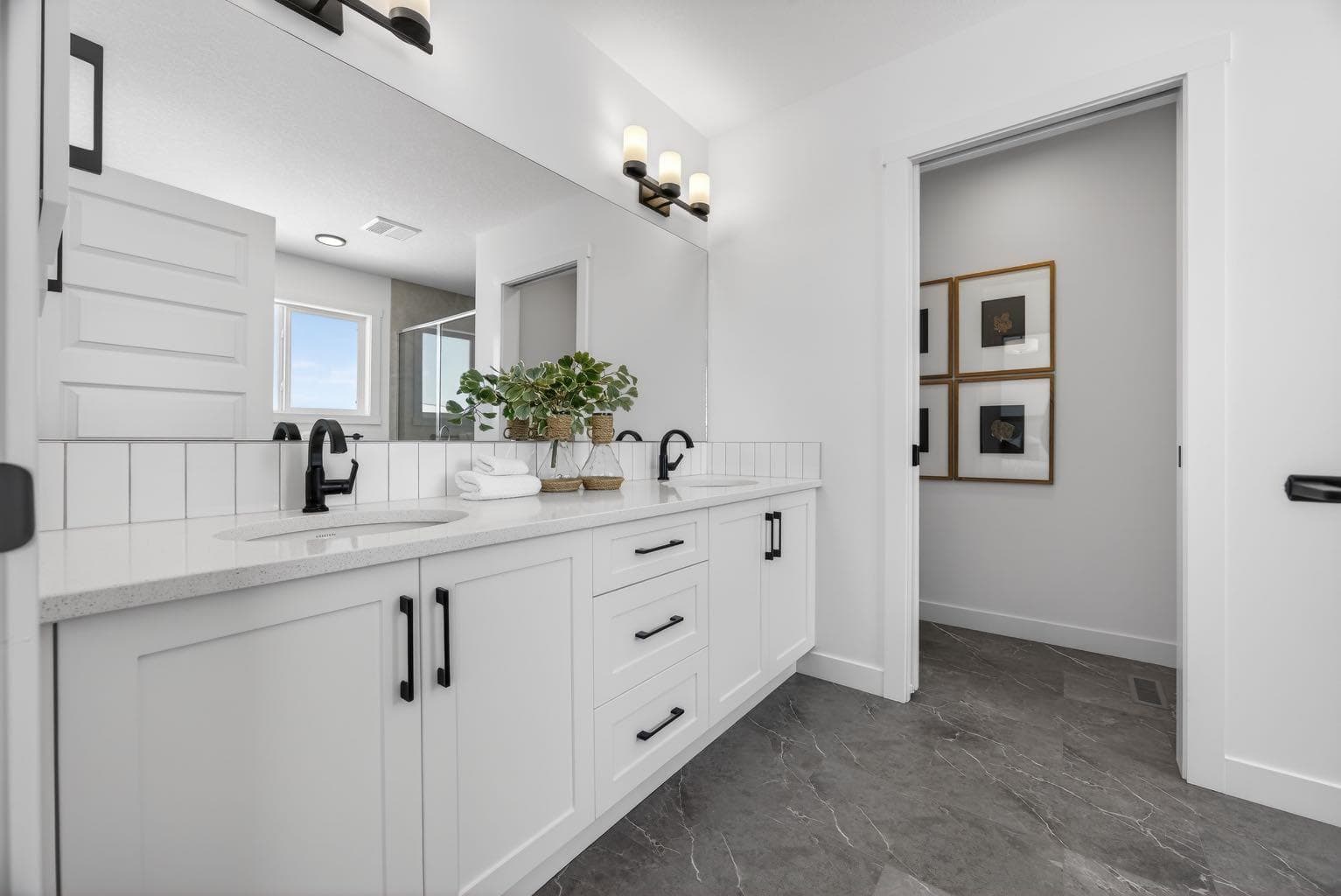 1090 Bayview Crescent 