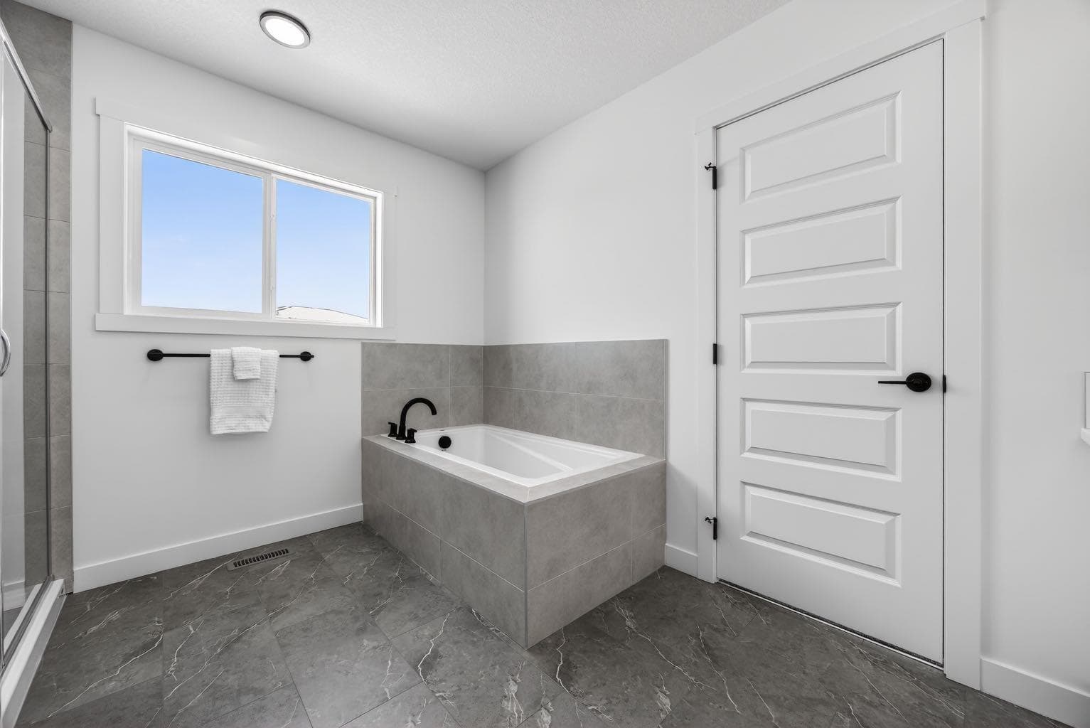 1090 Bayview Crescent 