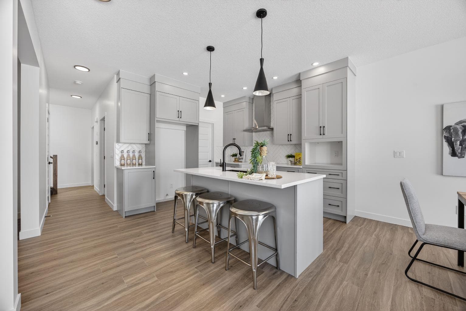 1090 Bayview Crescent 