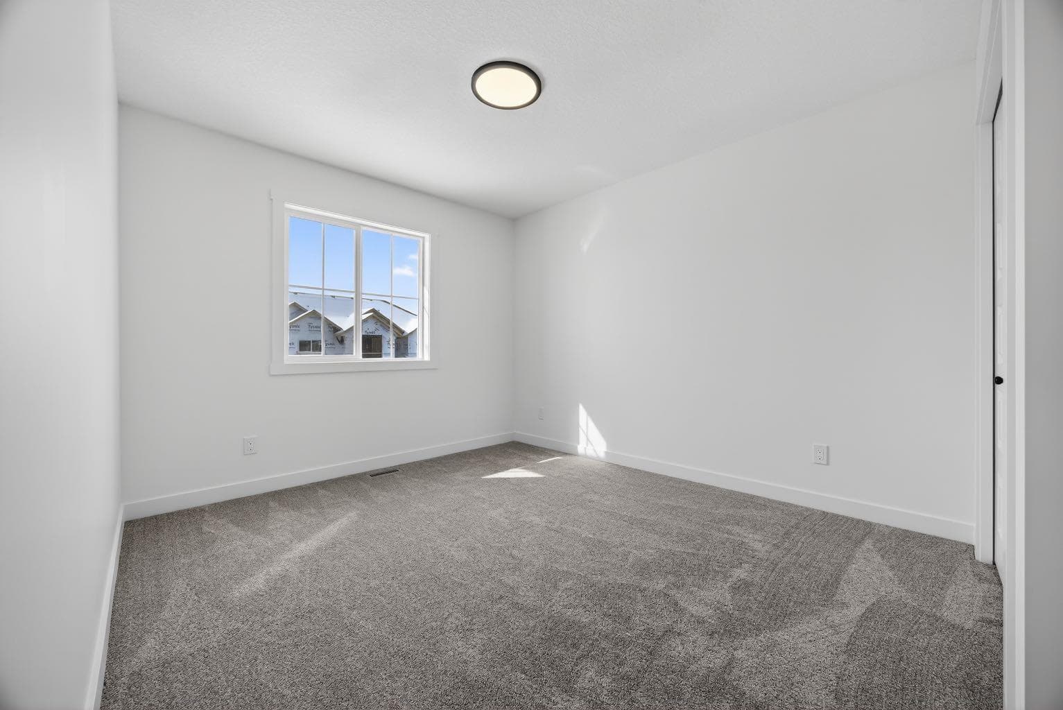 1090 Bayview Crescent 