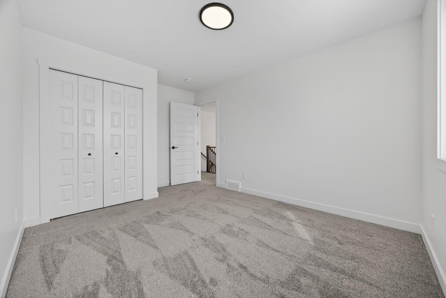 1090 Bayview Crescent 